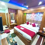 Hotel Ashray Puri -Near-Golden-Sea-Beach-And Temple-With-Lift-Wifi-Restaurant-Parking Facilities-Newly Decorated Room-With-Prime-Location - Best Seller In Puri