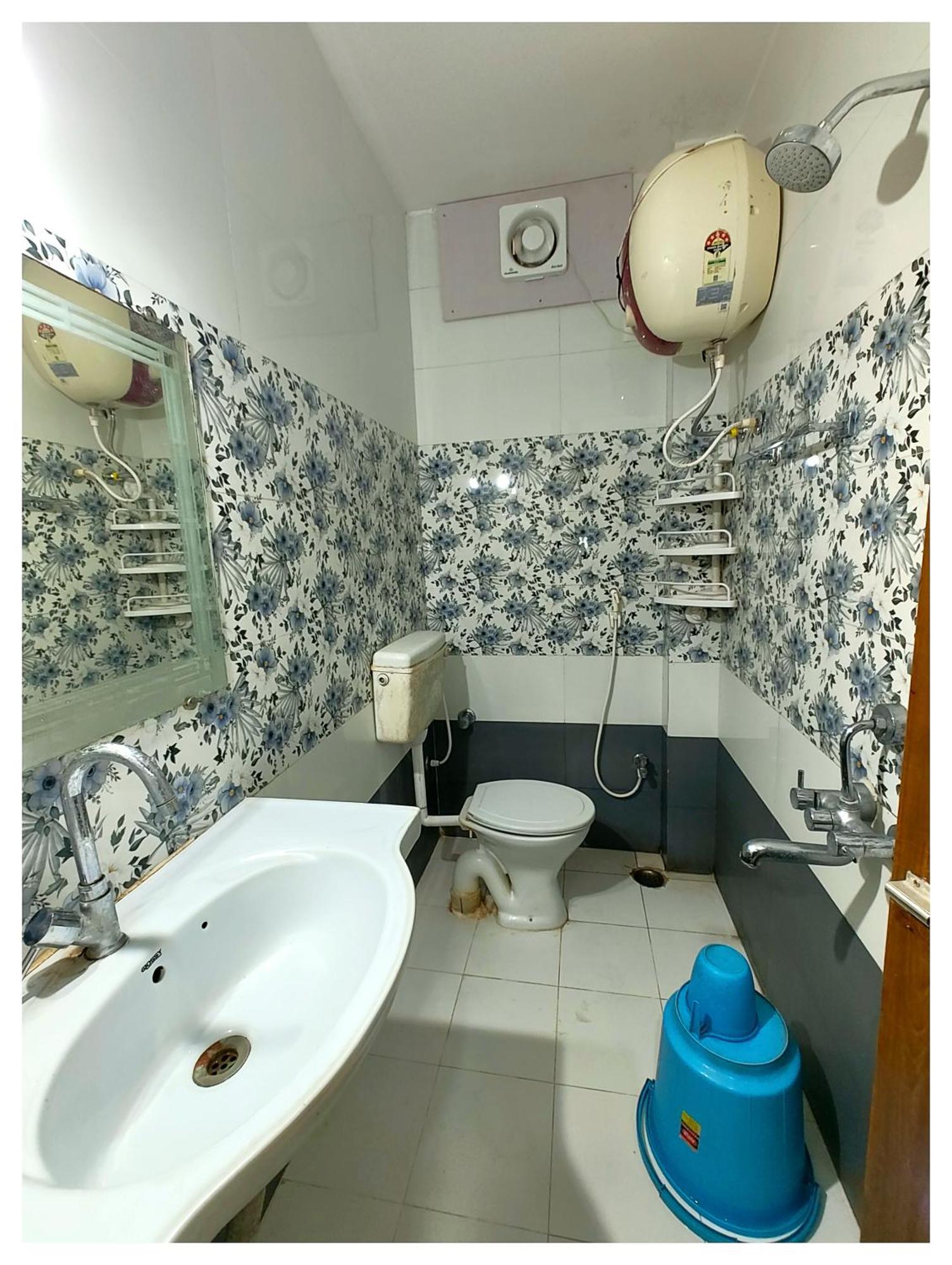 Hotel Ashray -near-golden-sea-beach-and Temple-with-lift-wifi-restaurant-parking Facilities-newly Decorated Room-with-prime-location - Seller In 4*