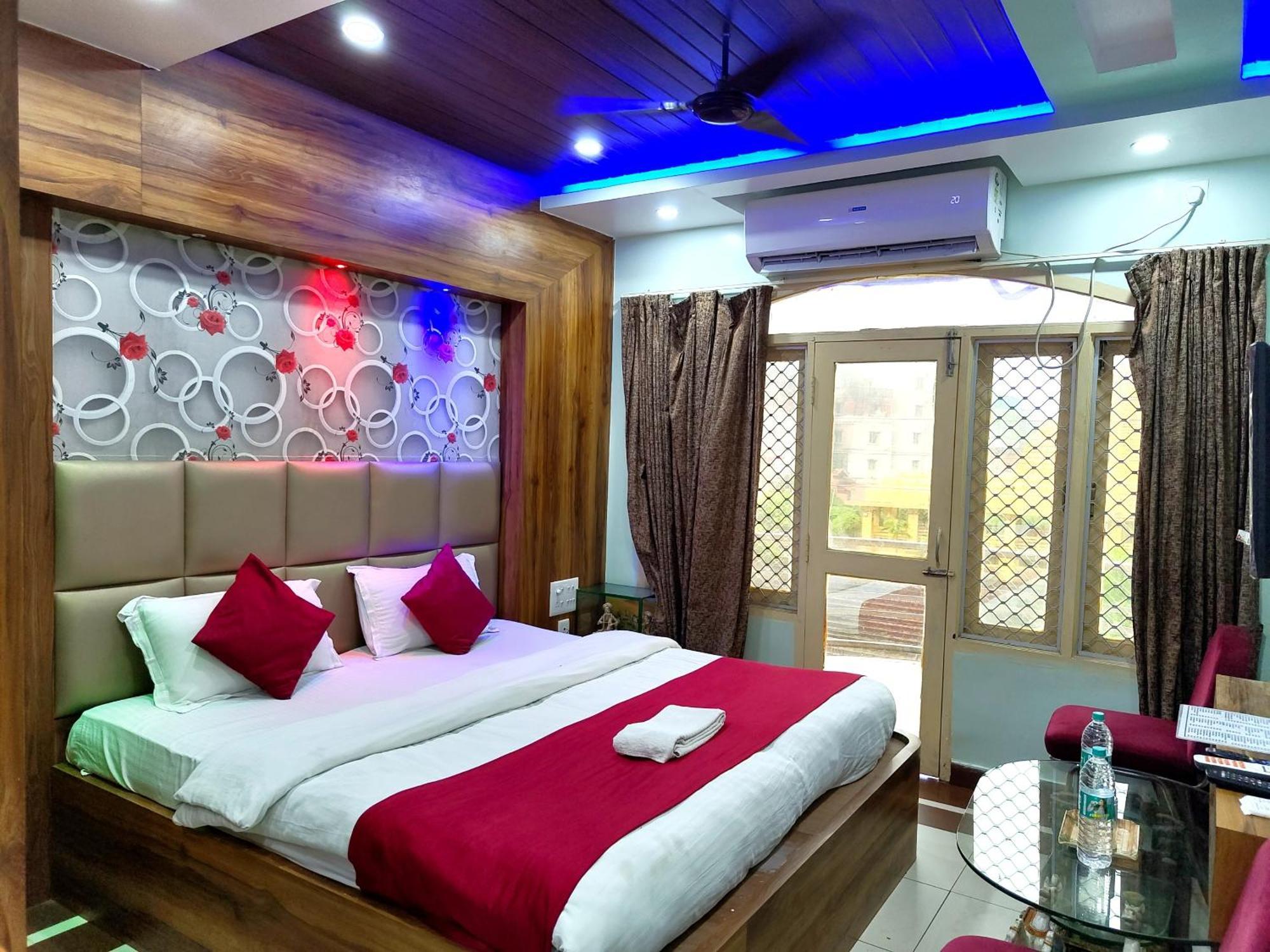 Ashray -near-golden-sea-beach-and Temple-with-lift-wifi-restaurant-parking Facilities-newly Decorated Room-with-prime-location - Seller In 4*