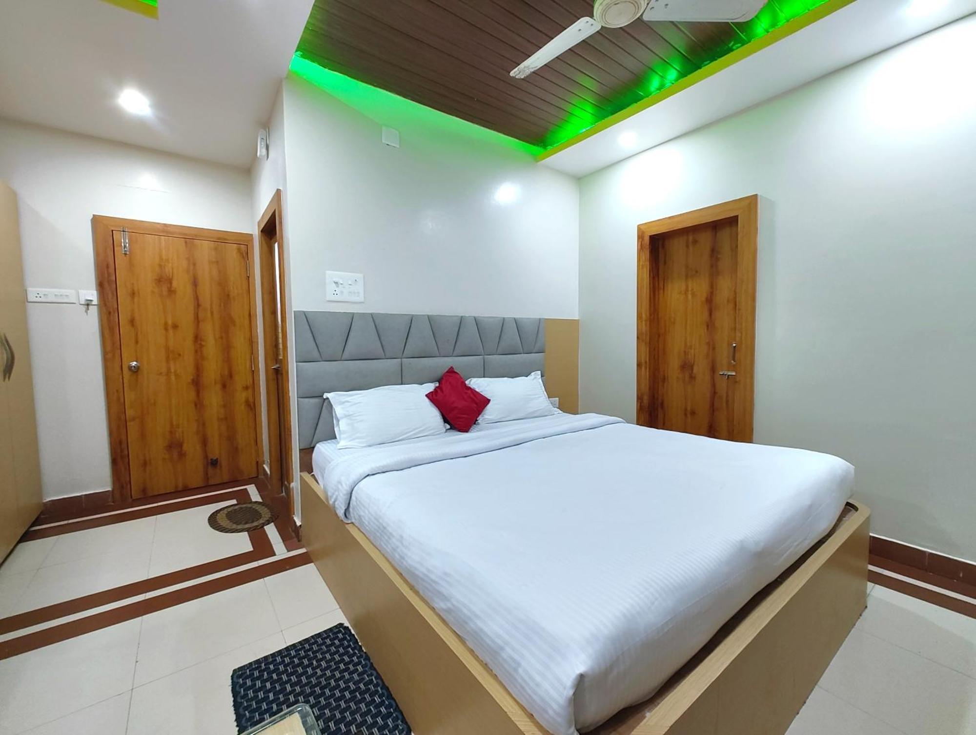 Hotel Ashray -near-golden-sea-beach-and Temple-with-lift-wifi-restaurant-parking Facilities-newly Decorated Room-with-prime-location - Seller In