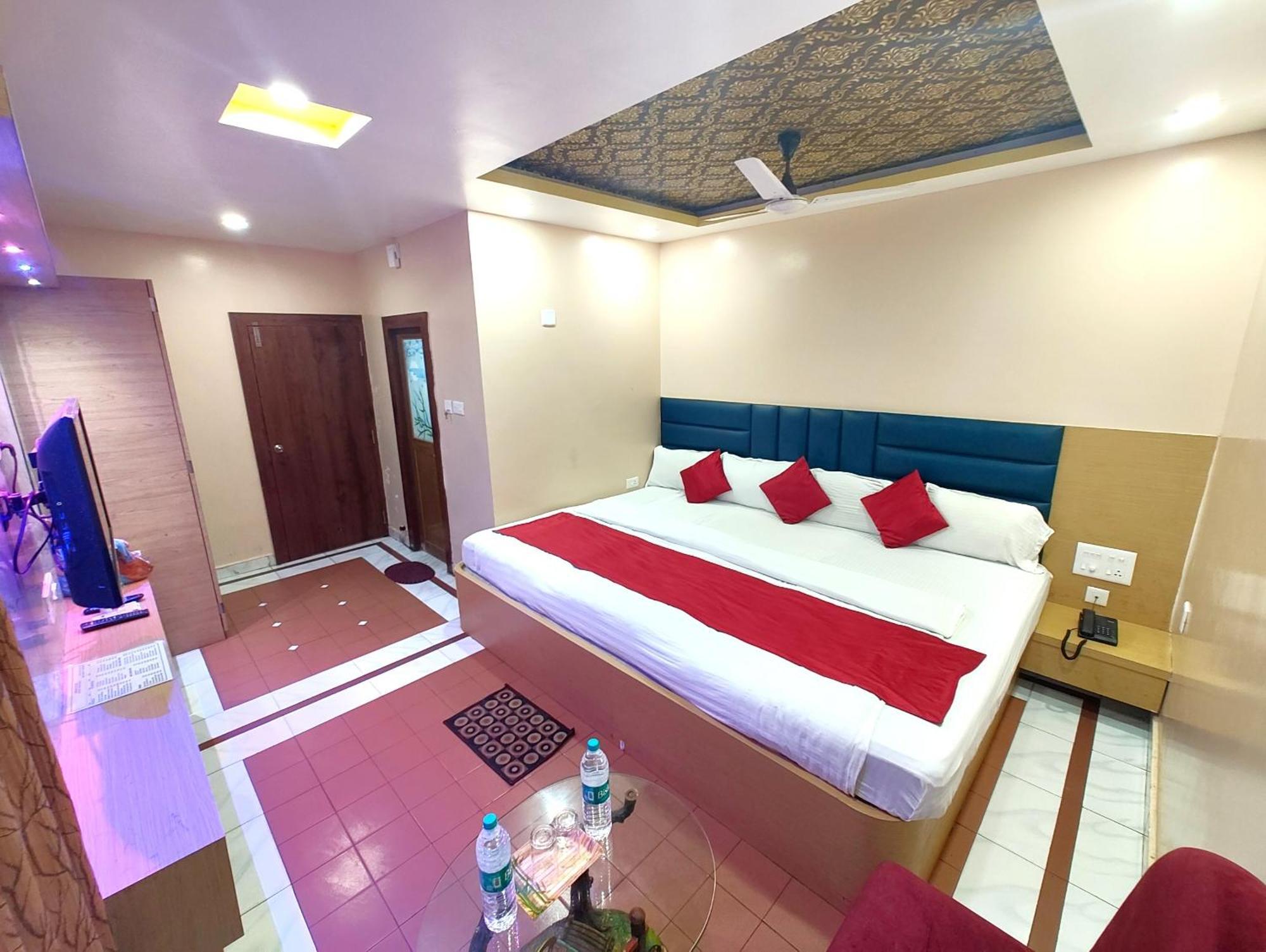Hotel Ashray -near-golden-sea-beach-and Temple-with-lift-wifi-restaurant-parking Facilities-newly Decorated Room-with-prime-location - Seller In 4*