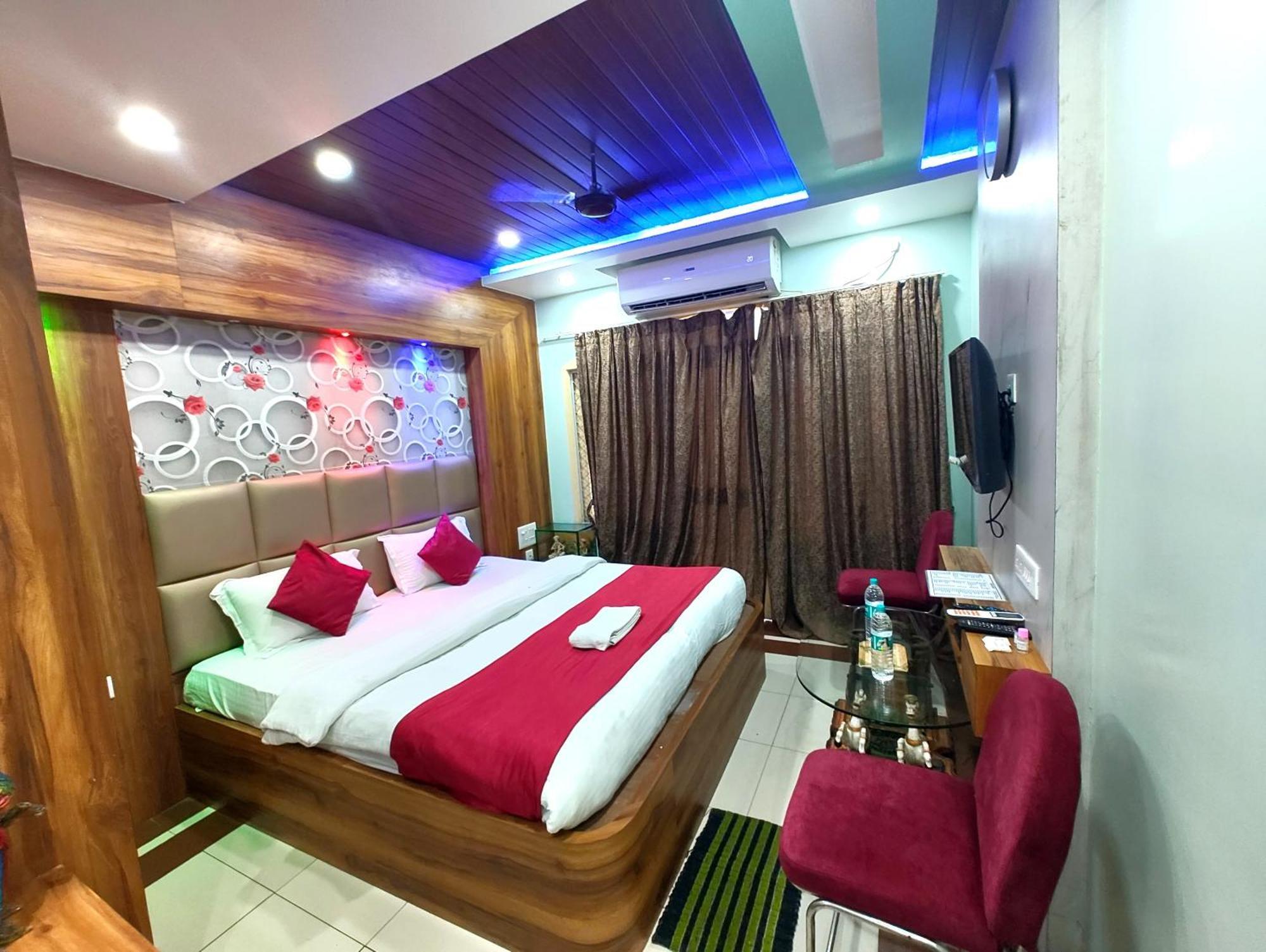 Ashray -near-golden-sea-beach-and Temple-with-lift-wifi-restaurant-parking Facilities-newly Decorated Room-with-prime-location - Seller In 4*