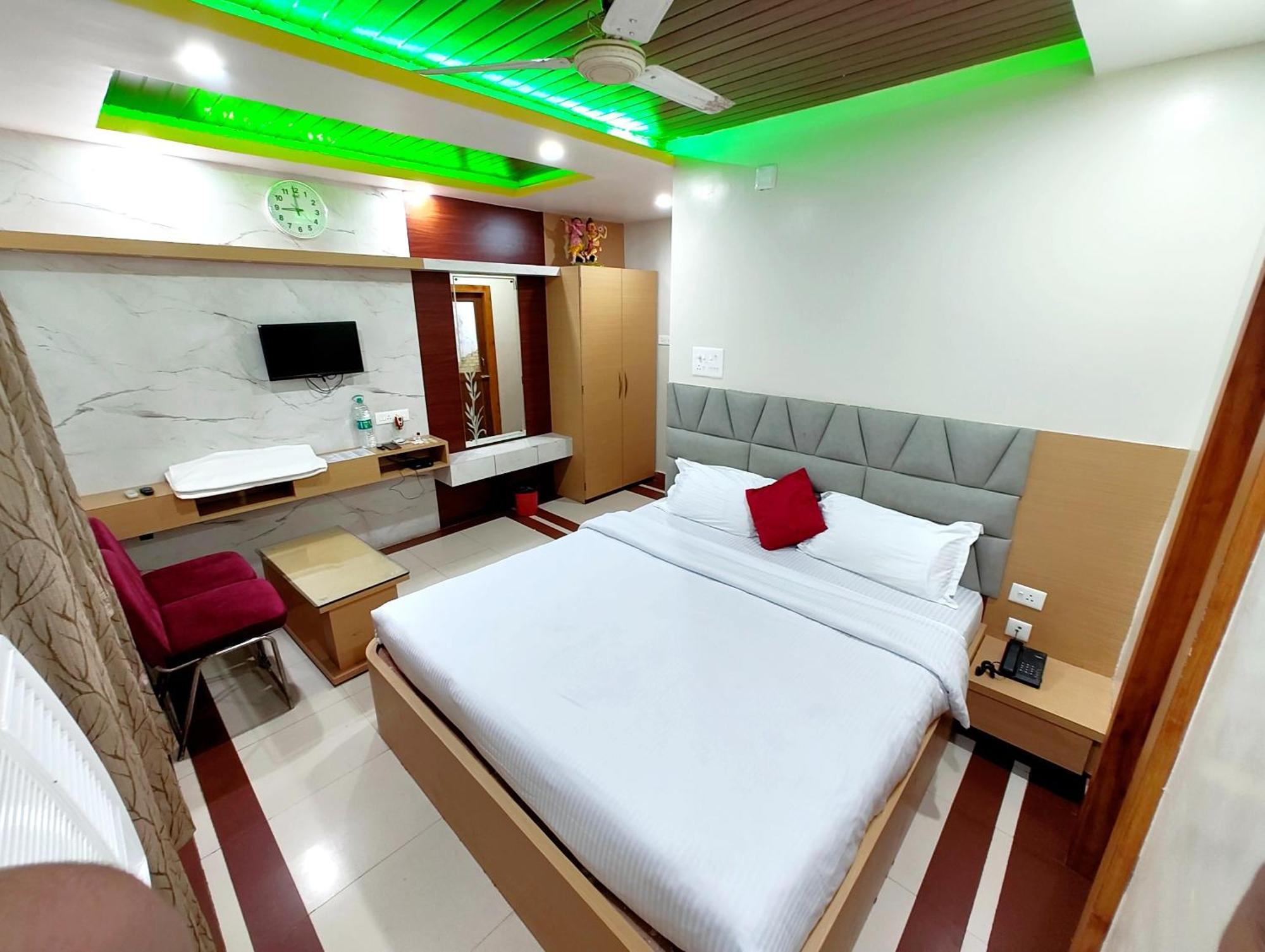 Ashray -near-golden-sea-beach-and Temple-with-lift-wifi-restaurant-parking Facilities-newly Decorated Room-with-prime-location - Seller In