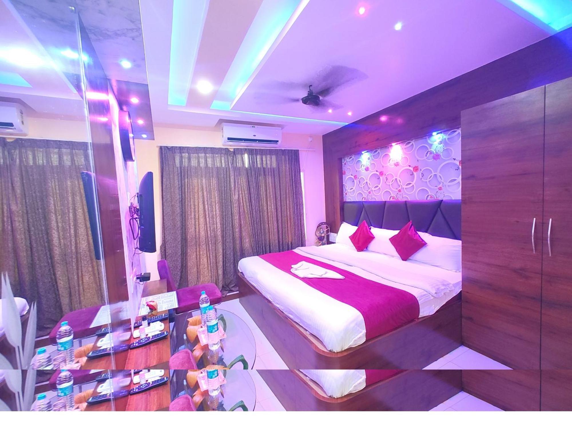 Hotel Ashray -near-golden-sea-beach-and Temple-with-lift-wifi-restaurant-parking Facilities-newly Decorated Room-with-prime-location - Seller In 4*